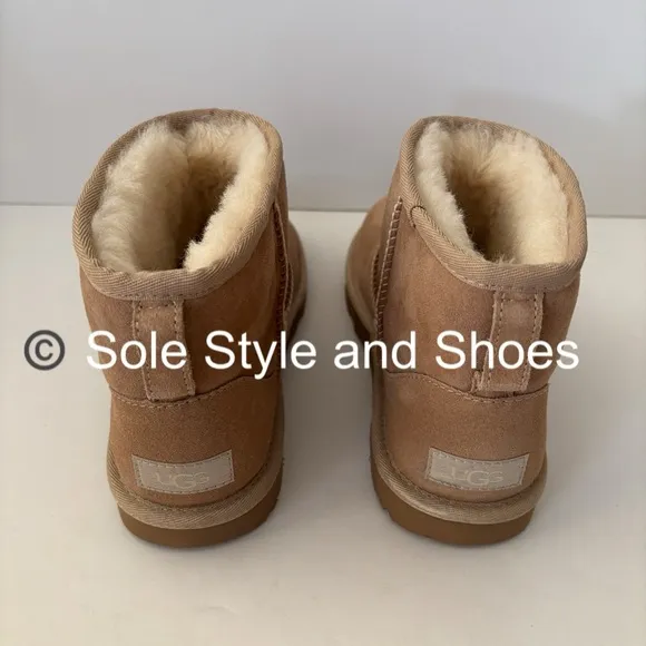 UGG Classic Mini Boots Sand Kid’s 6 (Fits Women’s 8) New in Box