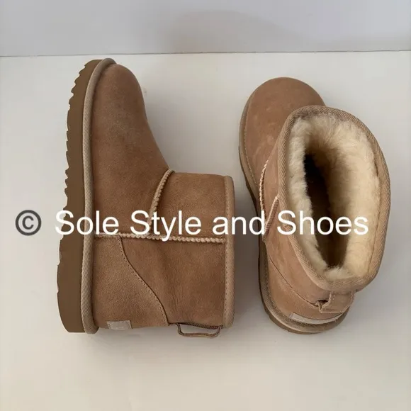 UGG Classic Mini Boots Sand Kid’s 6 (Fits Women’s 8) New in Box
