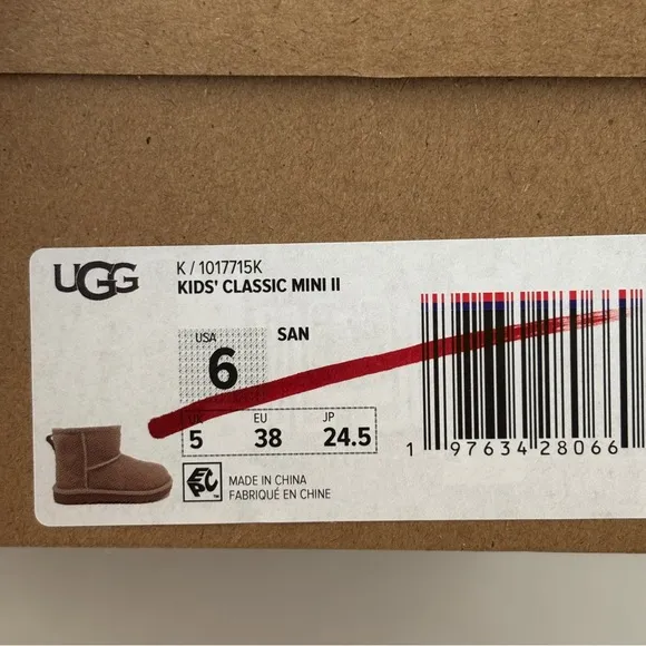 UGG Classic Mini Boots Sand Kid’s 6 (Fits Women’s 8) New in Box