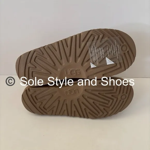 UGG Classic Mini Boots Sand Kid’s 6 (Fits Women’s 8) New in Box