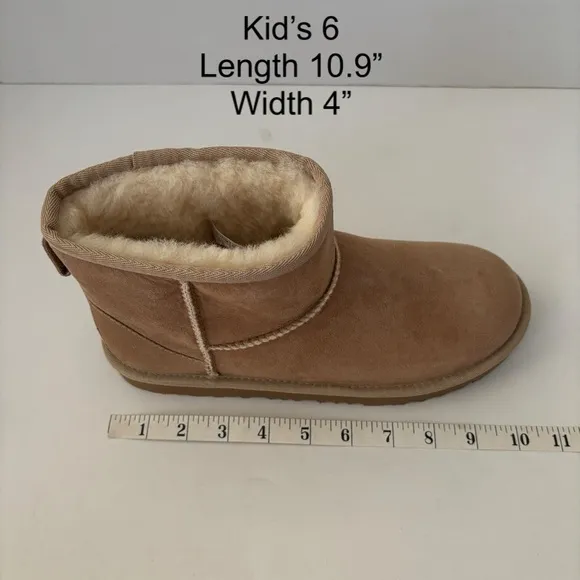 UGG Classic Mini Boots Sand Kid’s 6 (Fits Women’s 8) New in Box