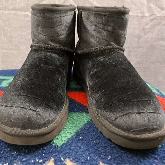 UGG Classic Mini II Croc Velvet Black Suede Ankle Boots Size US 8.5 Women