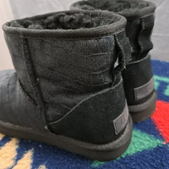 UGG Classic Mini II Croc Velvet Black Suede Ankle Boots Size US 8.5 Women
