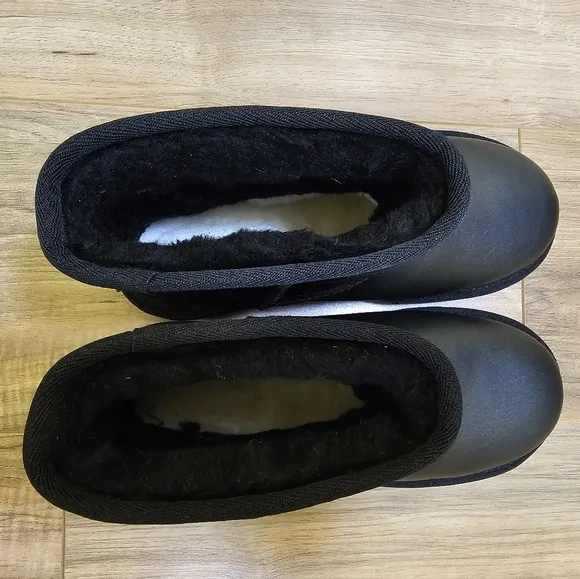UGG Classic Mini Pearlized boots,         size US 6
