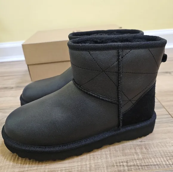UGG Classic Mini Pearlized boots,         size US 6