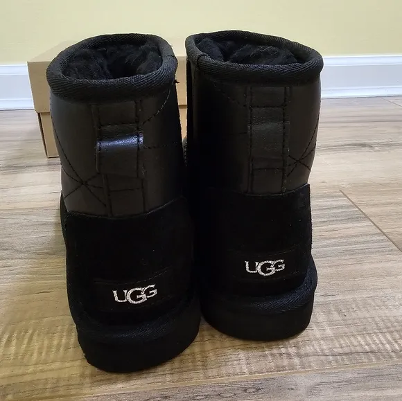 UGG Classic Mini Pearlized boots,         size US 6