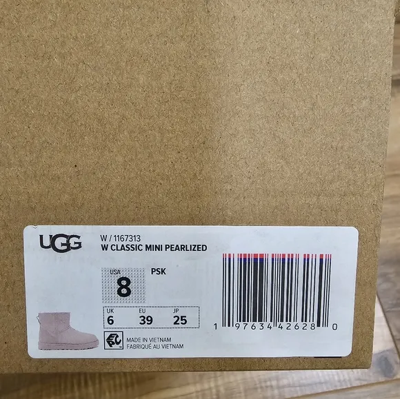 UGG Classic Mini Pearlized boots,size US 8