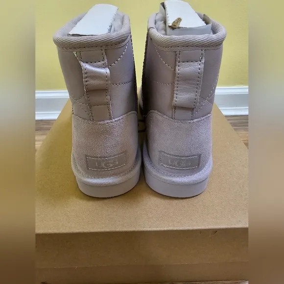 UGG Classic Mini Pearlized boots,size US 8