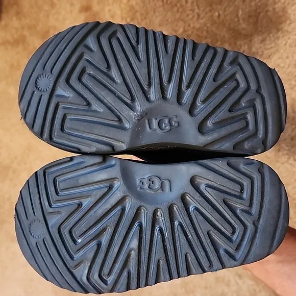 UGG Classic Mini zipper Tape Logo Boots
