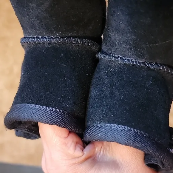 UGG Classic Mini zipper Tape Logo Boots