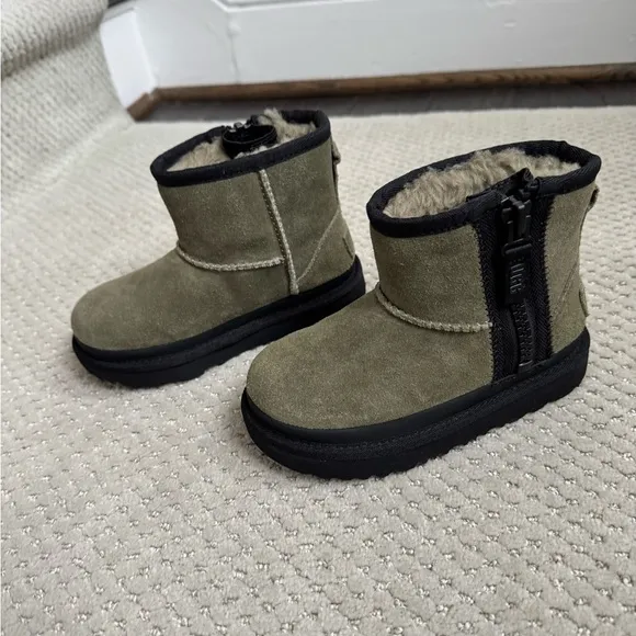 UGG classic Olive Green Suede Boots with side zip 11