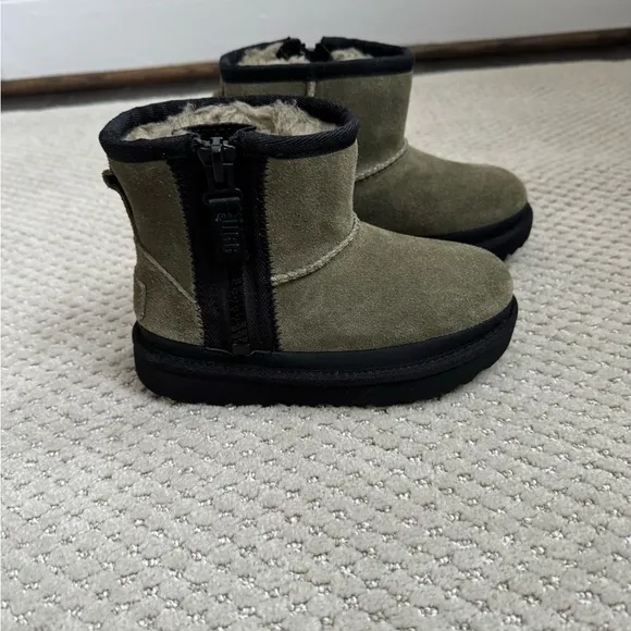 UGG classic Olive Green Suede Boots with side zip 11