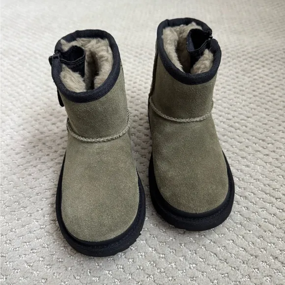 UGG classic Olive Green Suede Boots with side zip 11