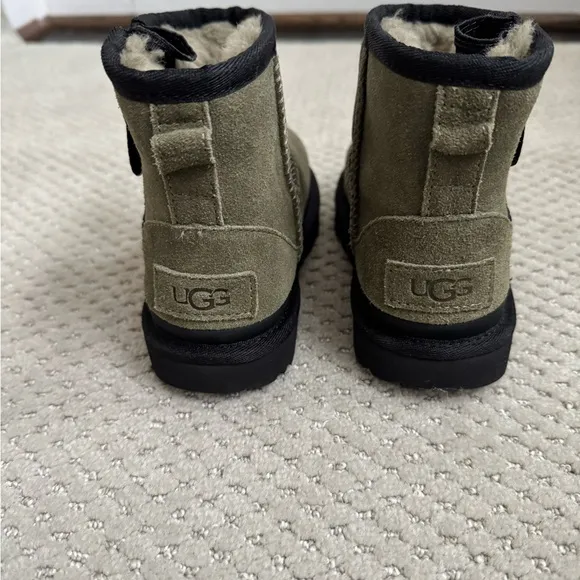 UGG classic Olive Green Suede Boots with side zip 11