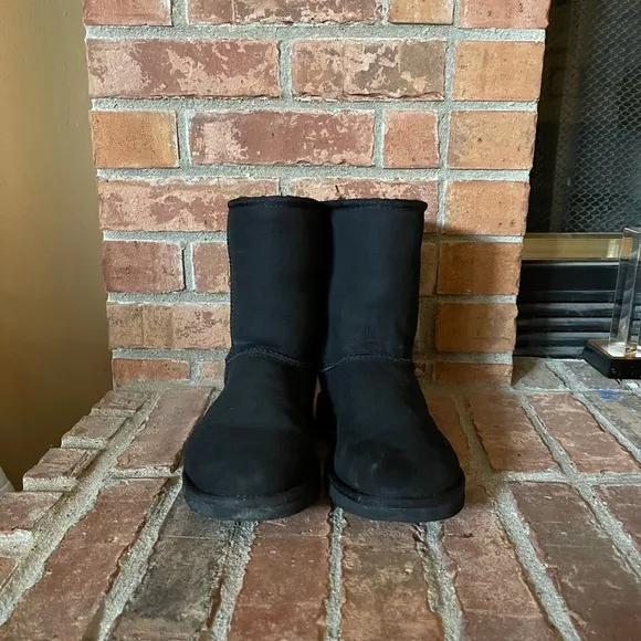 UGG Classic Short Black Boots