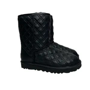 UGG Classic Short II Quilted black women's boots size 6 excellent condition