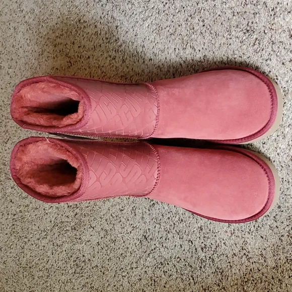 UGG Classic Short II Ugg Graphic Logo Sheepskin Lined Boots