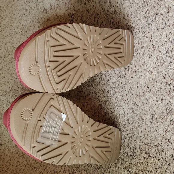 UGG Classic Short II Ugg Graphic Logo Sheepskin Lined Boots