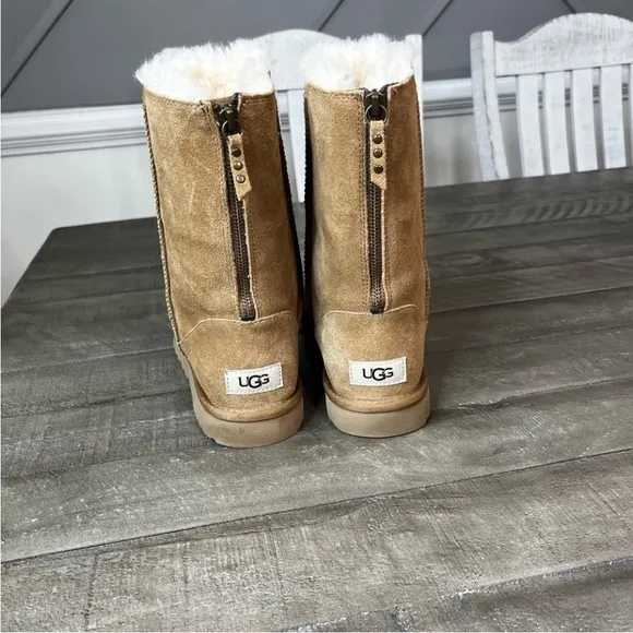 UGG Classic Short Zip Boots Sz 9