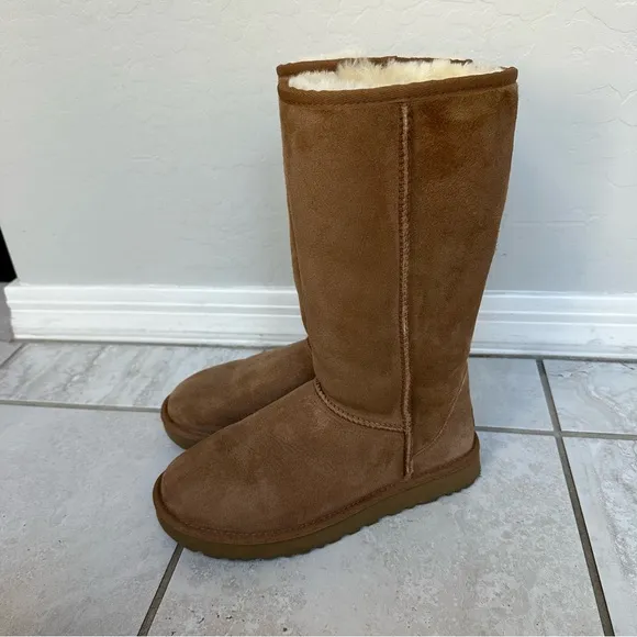 Ugg Classic Tall II Boot in Chestnut, Size 7