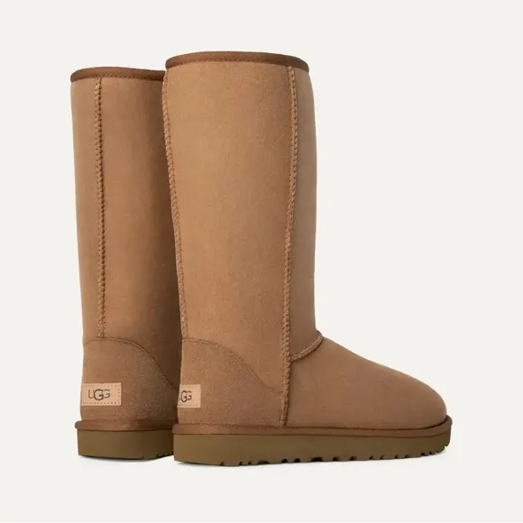Ugg Classic Tall II Boot in Chestnut, Size 7