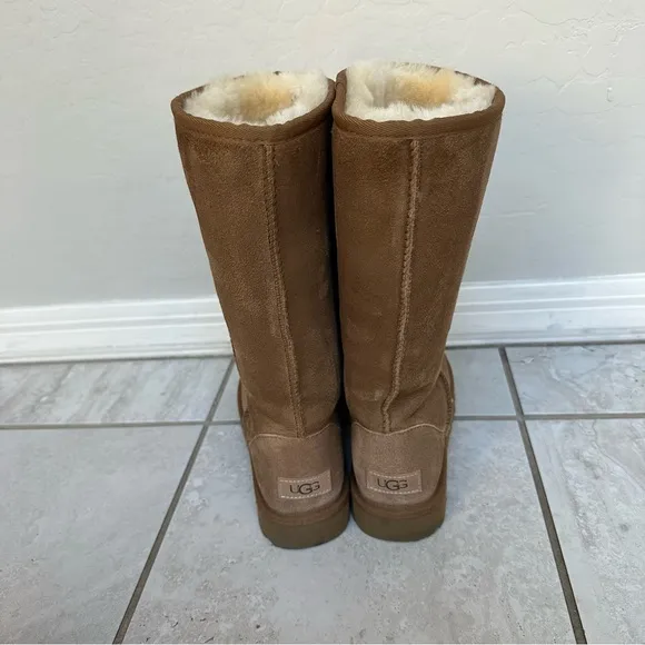 Ugg Classic Tall II Boot in Chestnut, Size 7