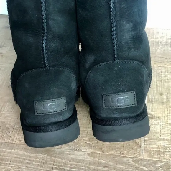 UGG Classic Tall II Mid-Calf Suede Boots size 7
