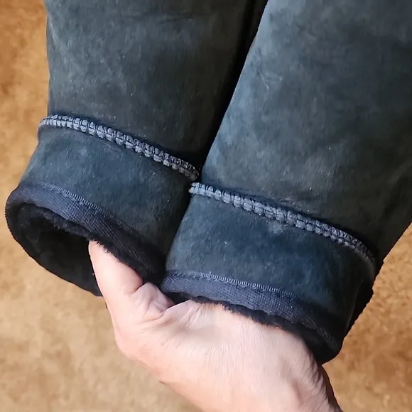 UGG Classic Ultra Mini Boots Size G6/W7