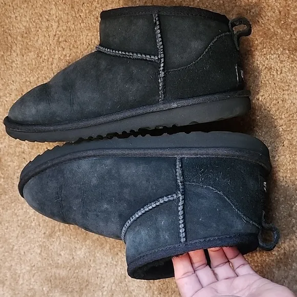 UGG Classic Ultra Mini Boots Size G6/W7