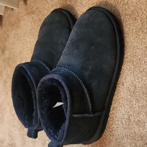 UGG Classic Ultra Mini Boots Size G6/W7