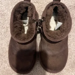 Ugg Classic Ultra Minichocolate brown boots