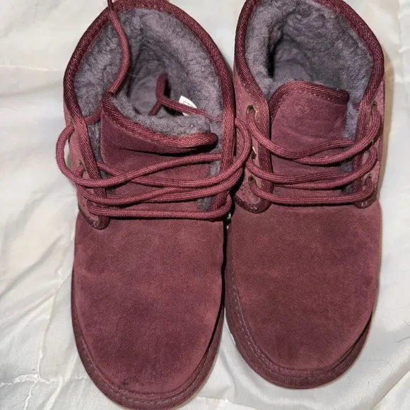 UGG kids Burgundy Neumal Chuckka boots