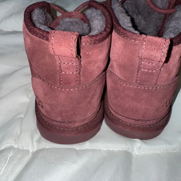 UGG kids Burgundy Neumal Chuckka boots