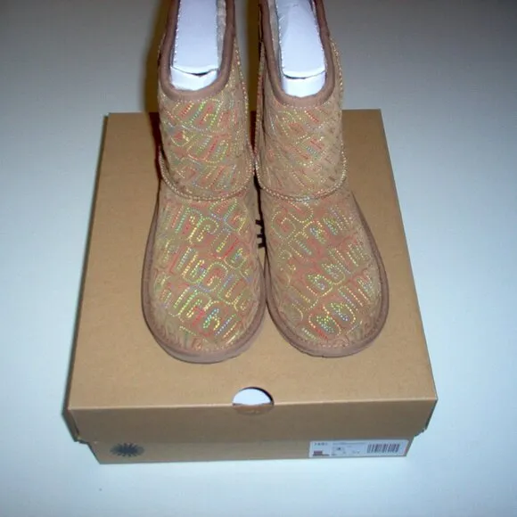 UGG KIDS CLASSIC II Graphic Stitch Boots, Size 4 (TAN)