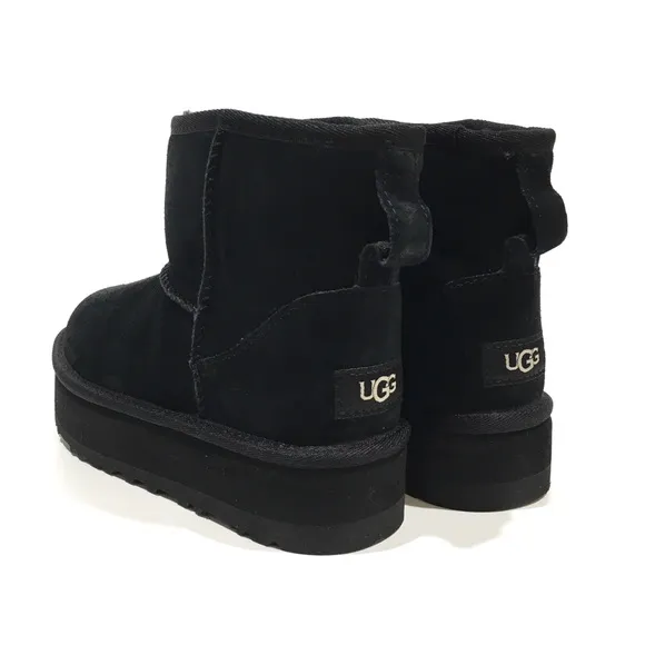 UGG KIDS CLASSIC MINI PLATFORM BOOTS -BLACK SHEEPSKIN -YOUTH US 3 -NEW