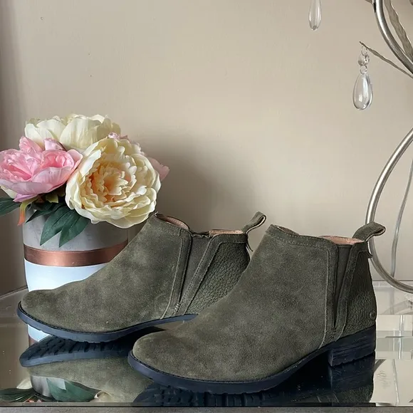 UGG Mcclaire ankle boots soft suede green booties