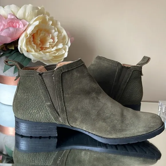 UGG Mcclaire ankle boots soft suede green booties