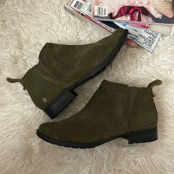 UGG Mcclaire ankle boots soft suede green booties