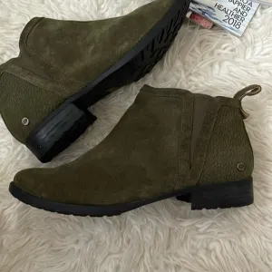 UGG Mcclaire ankle boots soft suede green booties