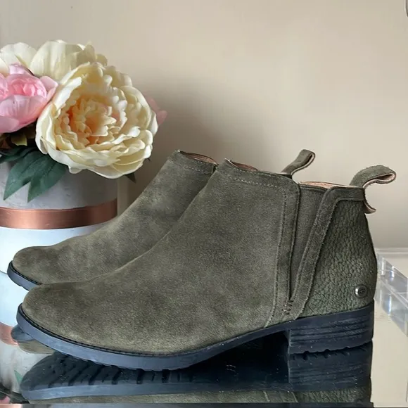UGG Mcclaire ankle boots soft suede green booties