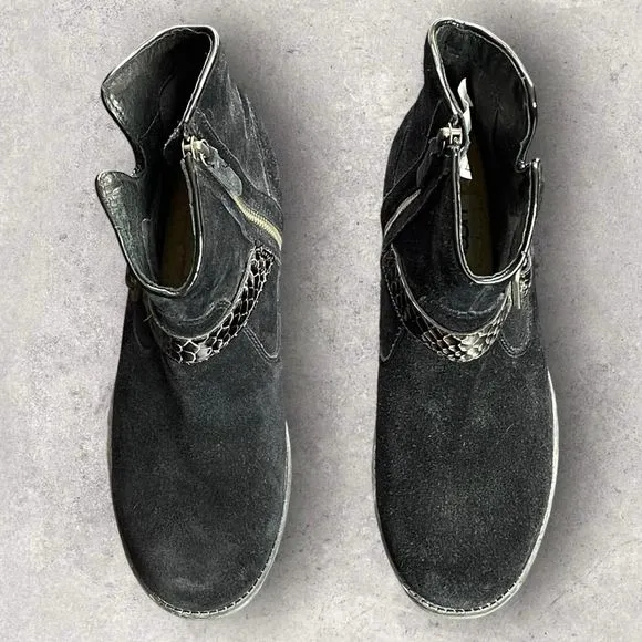 UGG MILNOR Black Suede Snake Strap Ankle Boots with Zipper Size 8 NEW