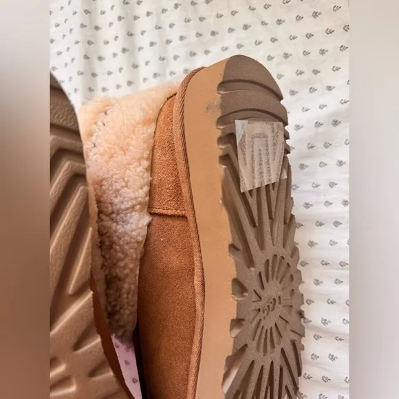 UGG Mini Braid Boots Size 8 Suede Sheepskin Chestnut Size 8