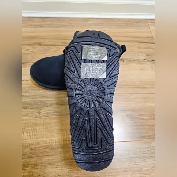 UGG Neumel boots, navy, size US 11
