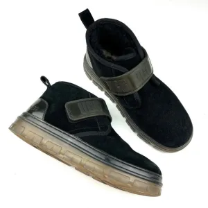 UGG Neumel Clear Chukka Boots Black Suede Shearling Lined size 8