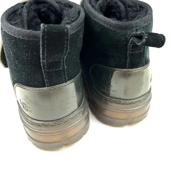 UGG Neumel Clear Chukka Boots Black Suede Shearling Lined size 8
