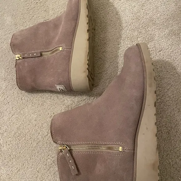 UGG Shala Suede Ankle Boots size 9.5