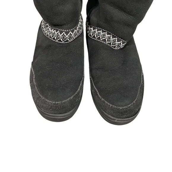 UGG SUNDANCE REVIVAL WOMENS BOOTS Black suede ebroidered sheepskin women’s 6