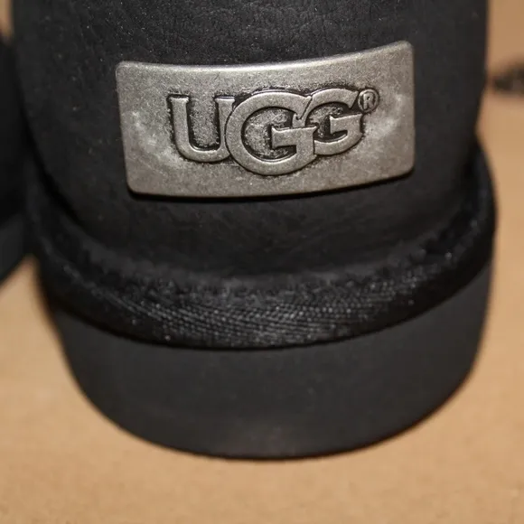 UGG SUTTER MOTO LEATHER BUCKLE‎ BOOTS