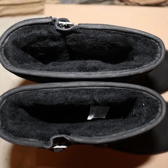 UGG SUTTER MOTO LEATHER BUCKLE‎ BOOTS