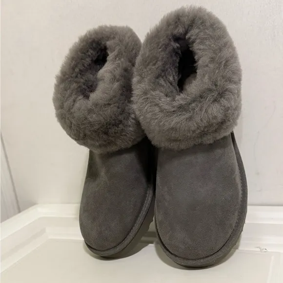 Ugg women Classic Mini Fluff new